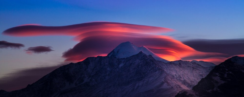 Закат. Гора Казбек. Северная-Осетия Алания.