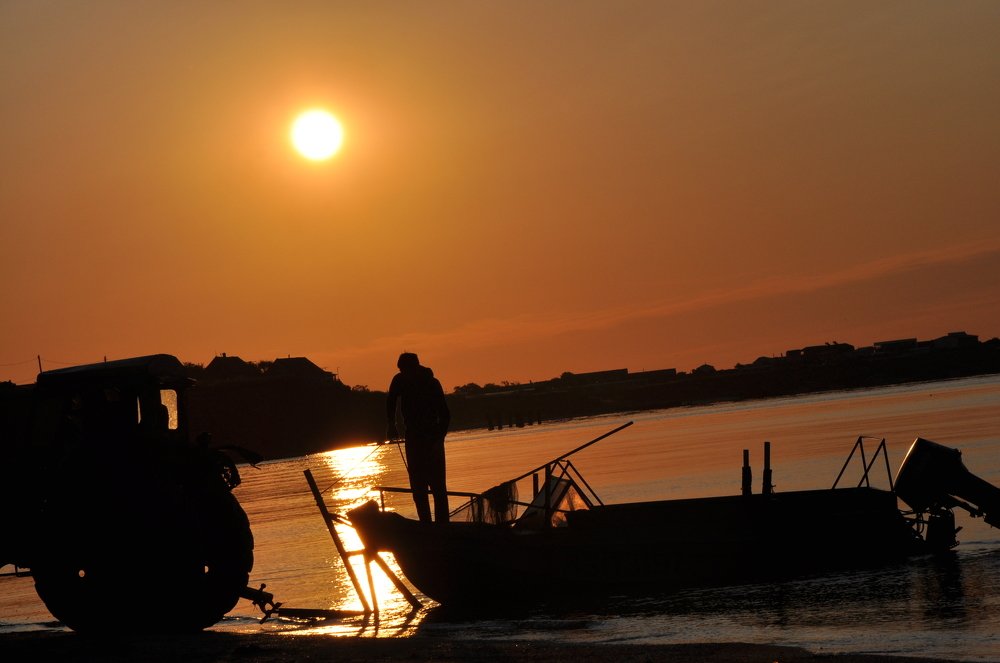 Рыбаки перед рыбалкой
