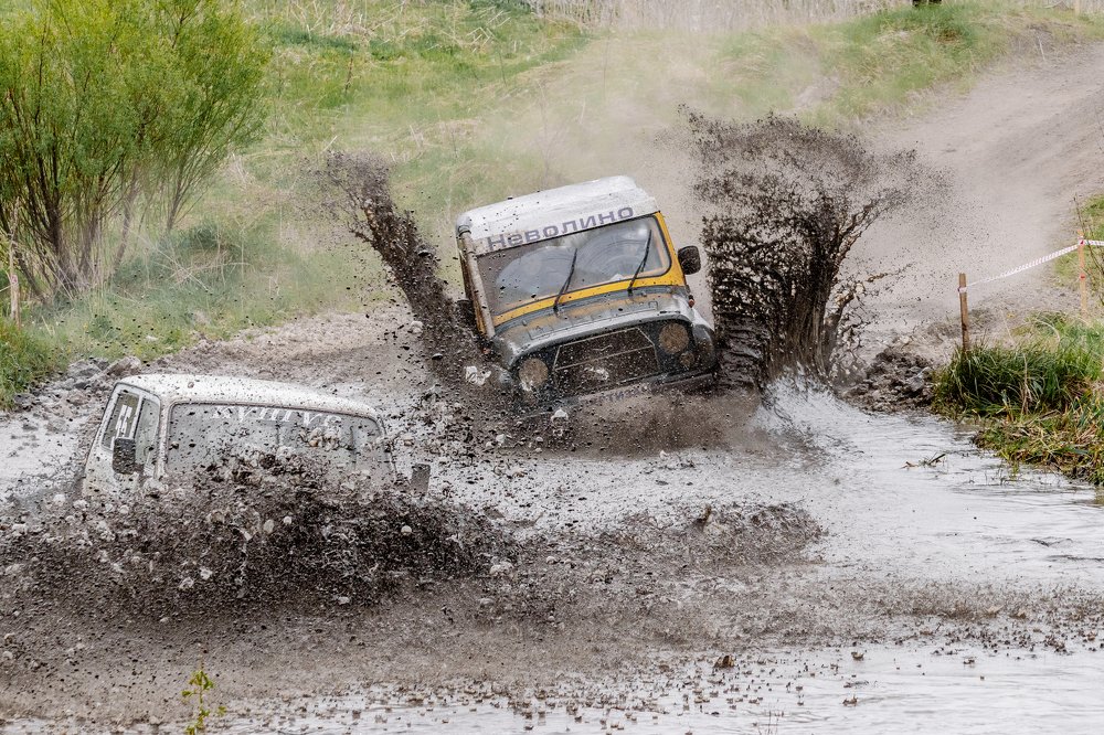 Борьба в гонке внедорожников
