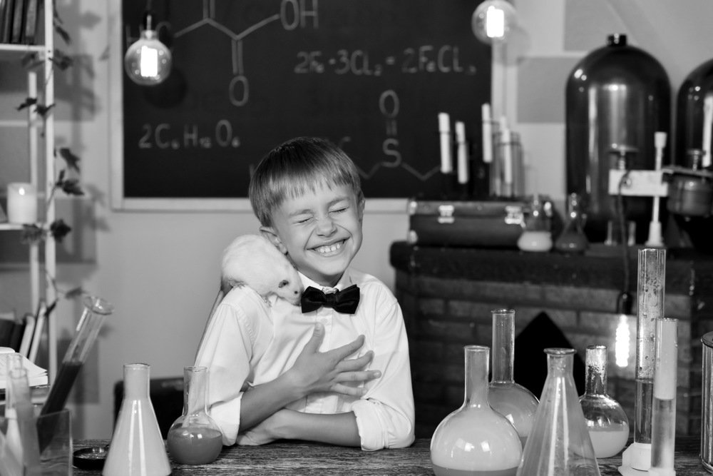 я совсем  не  боюсь, просто он  щикотится