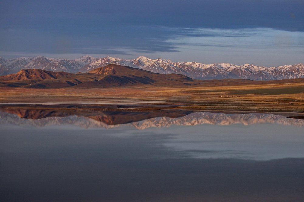 Озеро Тузколь на рассвете