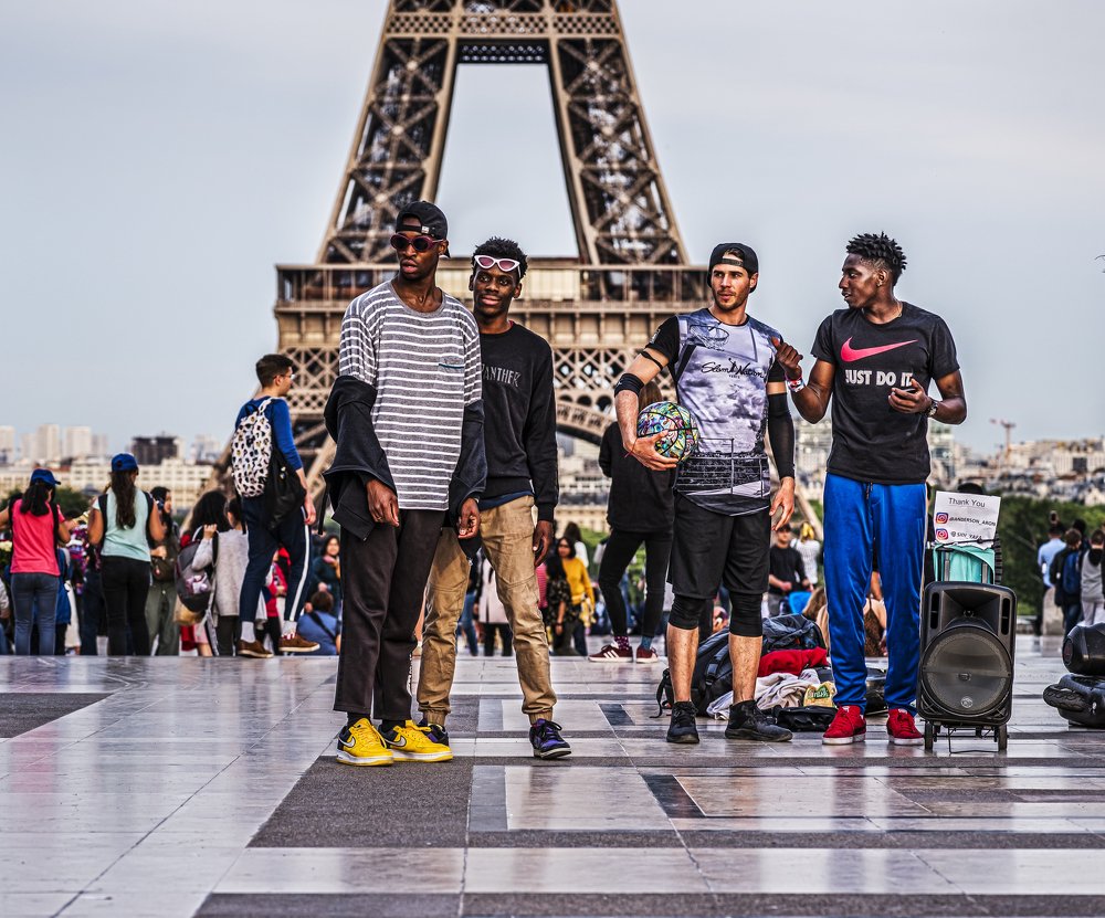 Street dancers of Paris