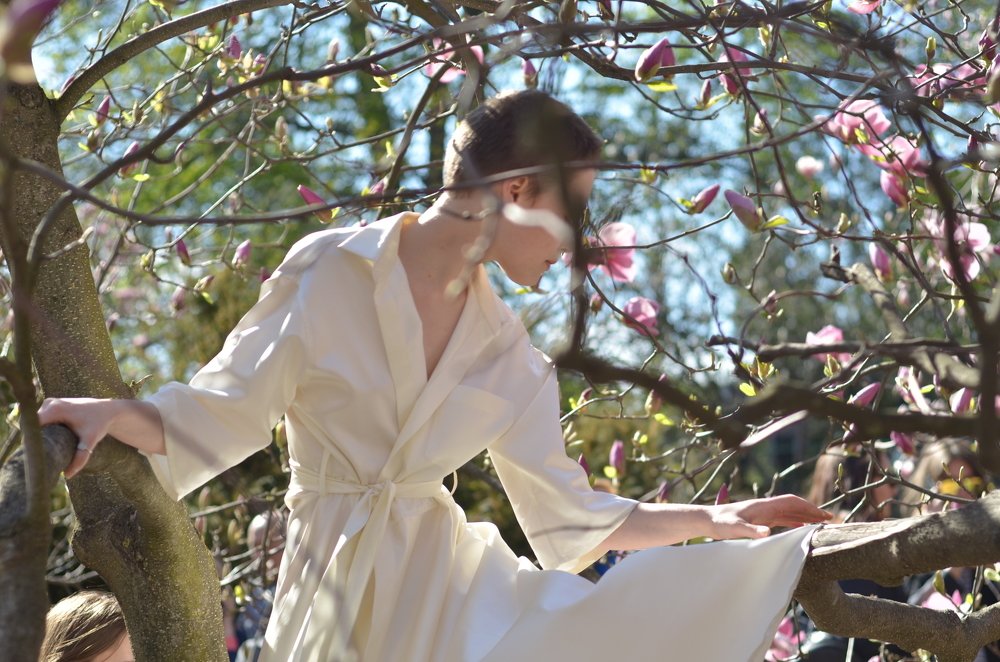 Под сенью девушек в цвету.