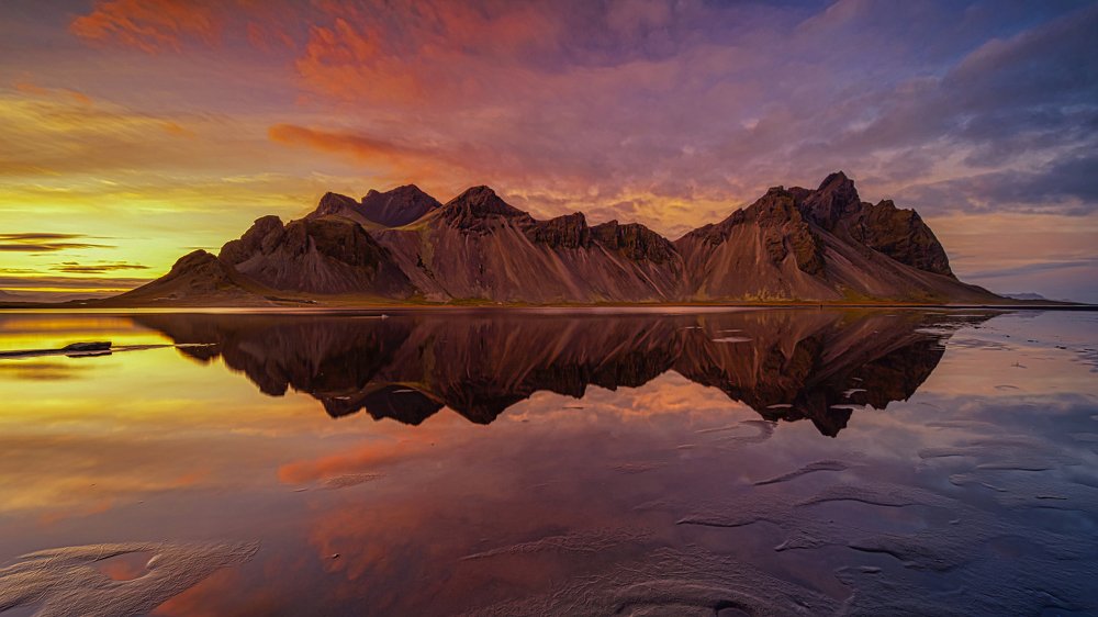 Dramatic Evening Glow at Vestrahorn