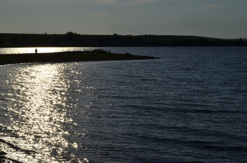 Рыбак на закате