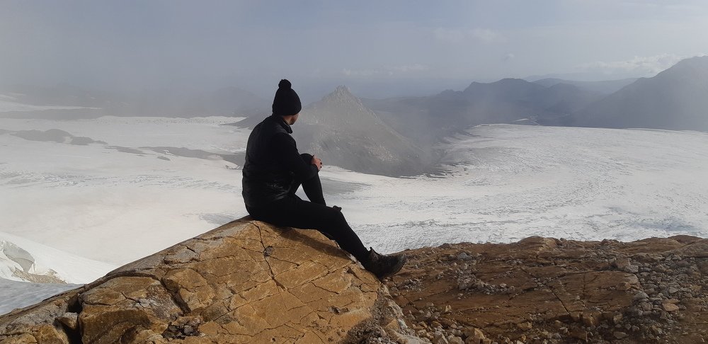 ..чёрный человек..