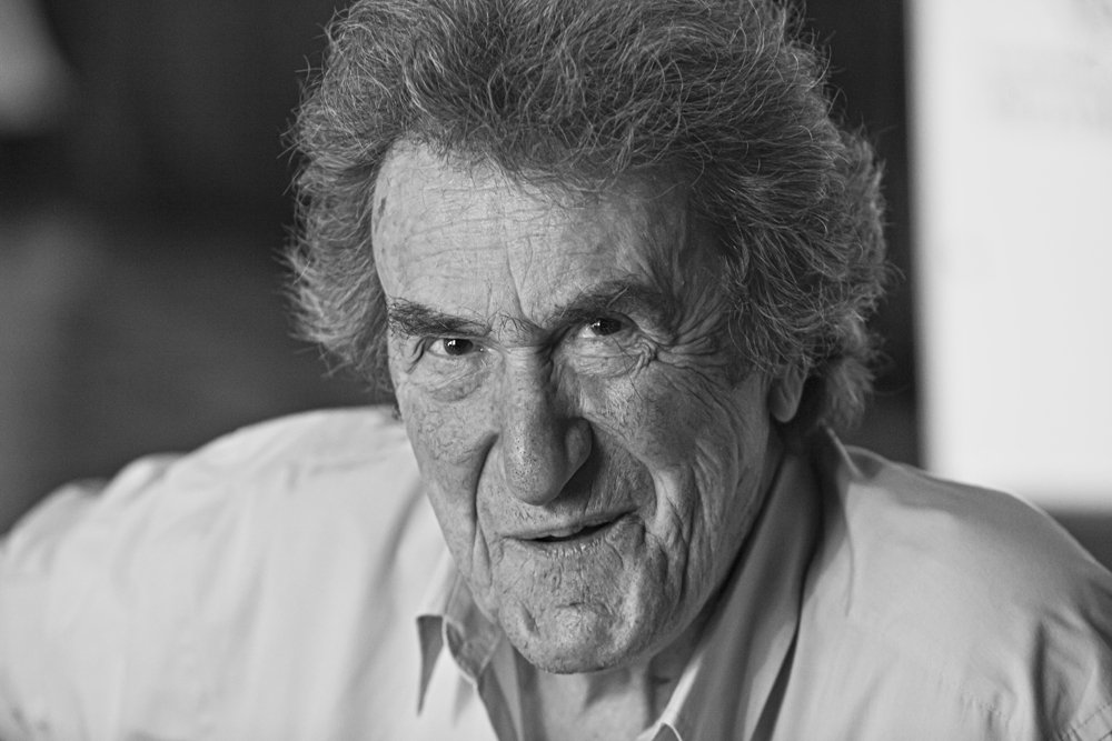 " Я остро ощущаю временами ( проверить я пока не смог ), что в жизни всё случившееся снами всего лишь только опыт и пролог ". Игорь Губерман.