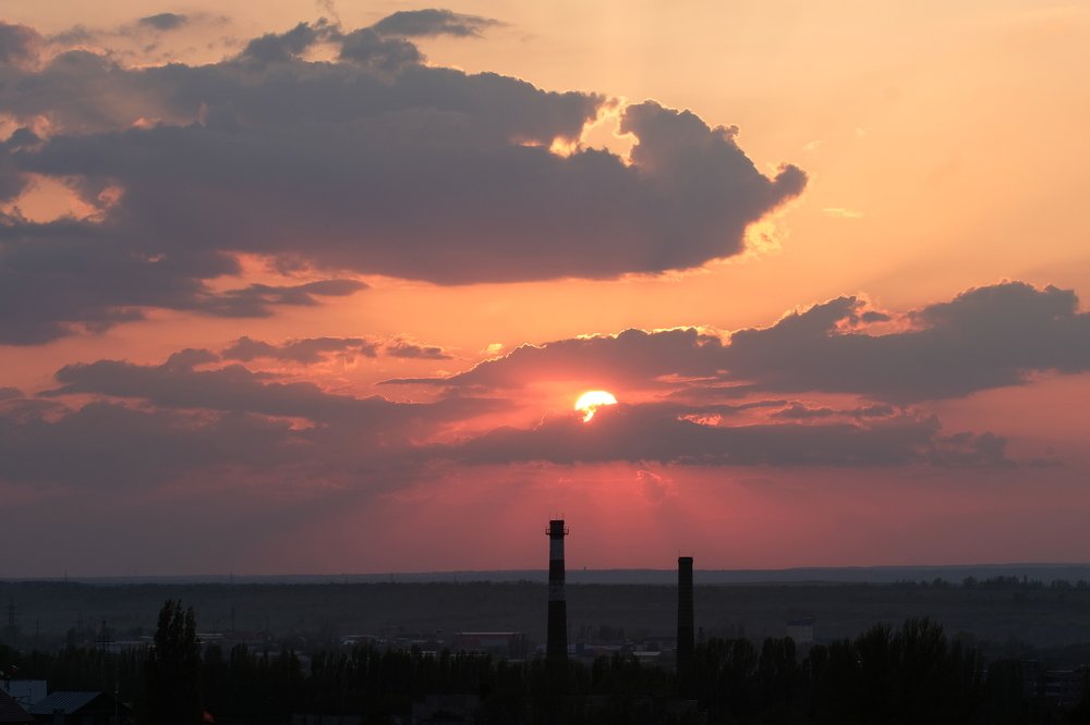 "Вновь закат разметался пожаром"