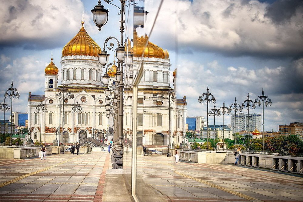 В параллельном мире всё так же как и у нас ...