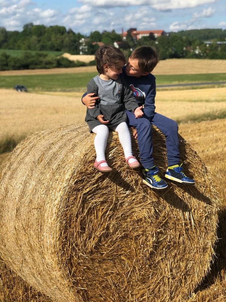 Брат и сестра