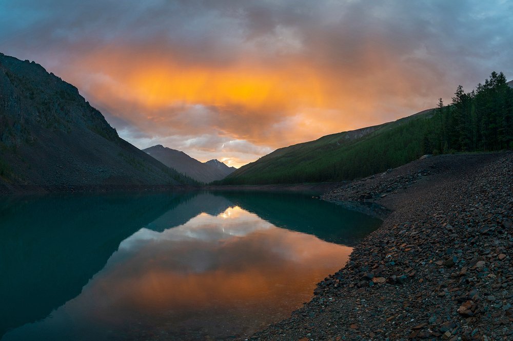 Закат на Шавлинском озере.
