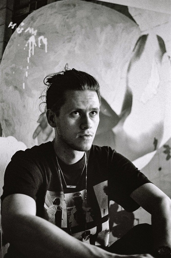 LES YEUX DE L'ARTISTE