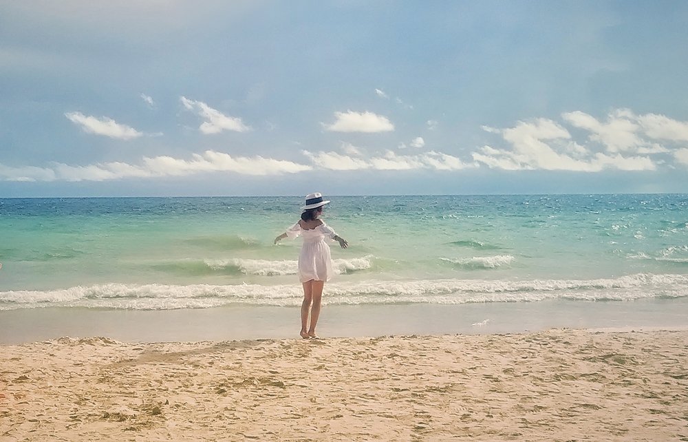 девушка и море