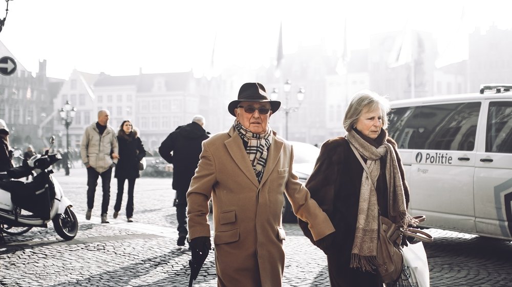 Держи меня за руку