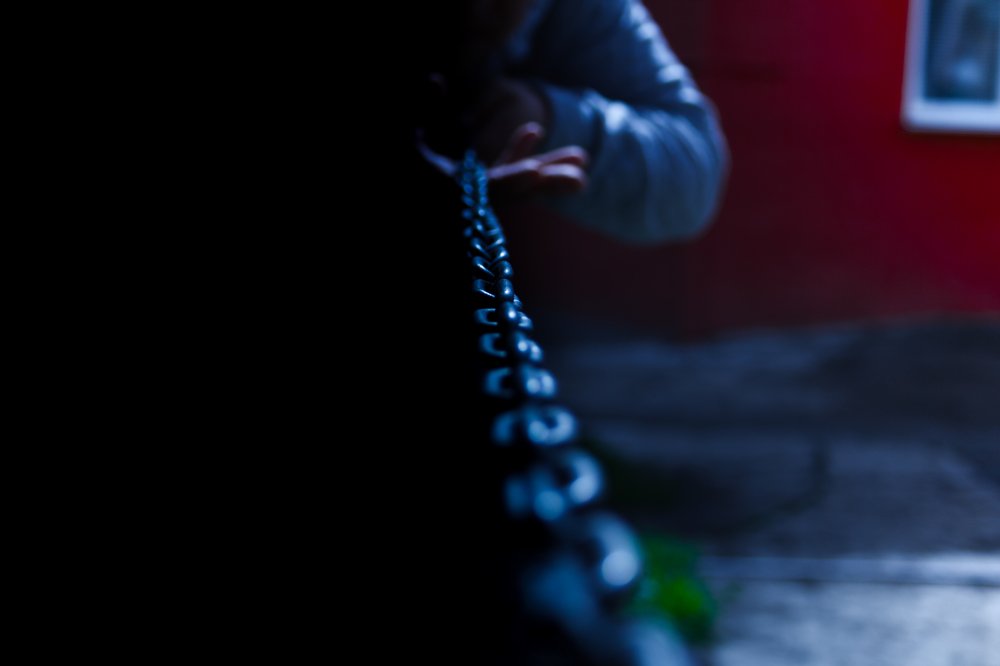 По другую сторону от цепи