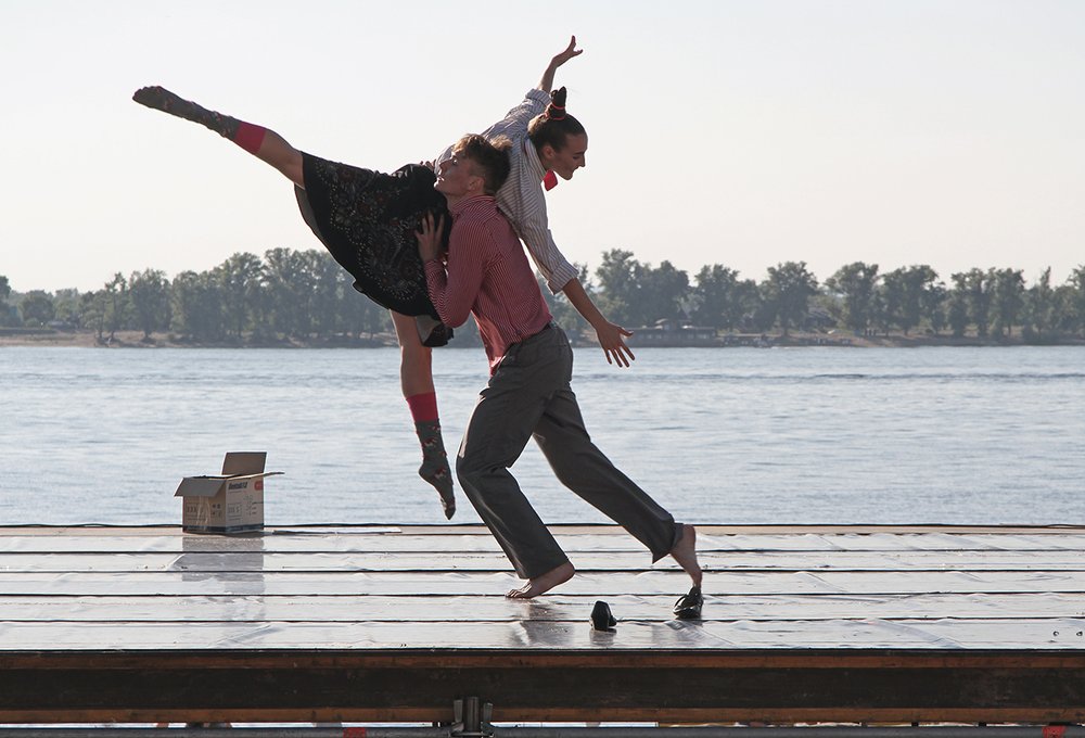 Танец у воды