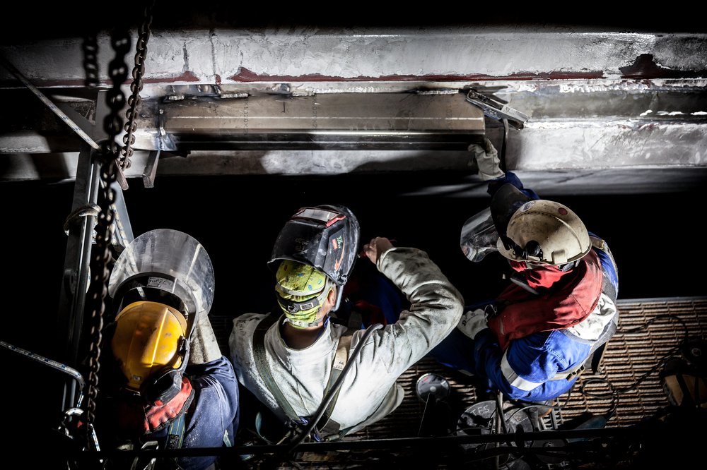 Night shift vessel repair