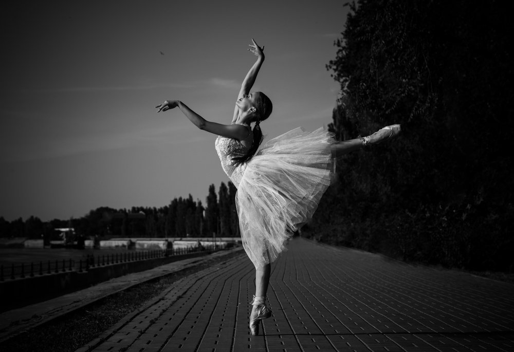 Танцующая в темноте