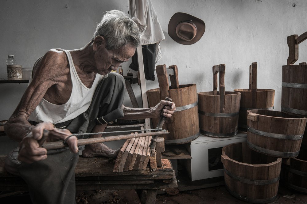 The Wooden Bucket maker