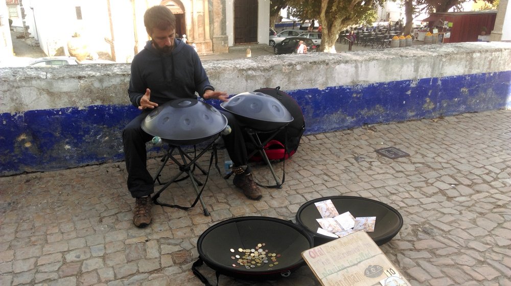 Игра на летающей тарелке.