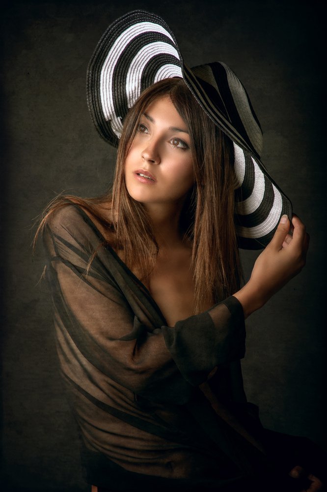 La ragazza con il cappello di paglia