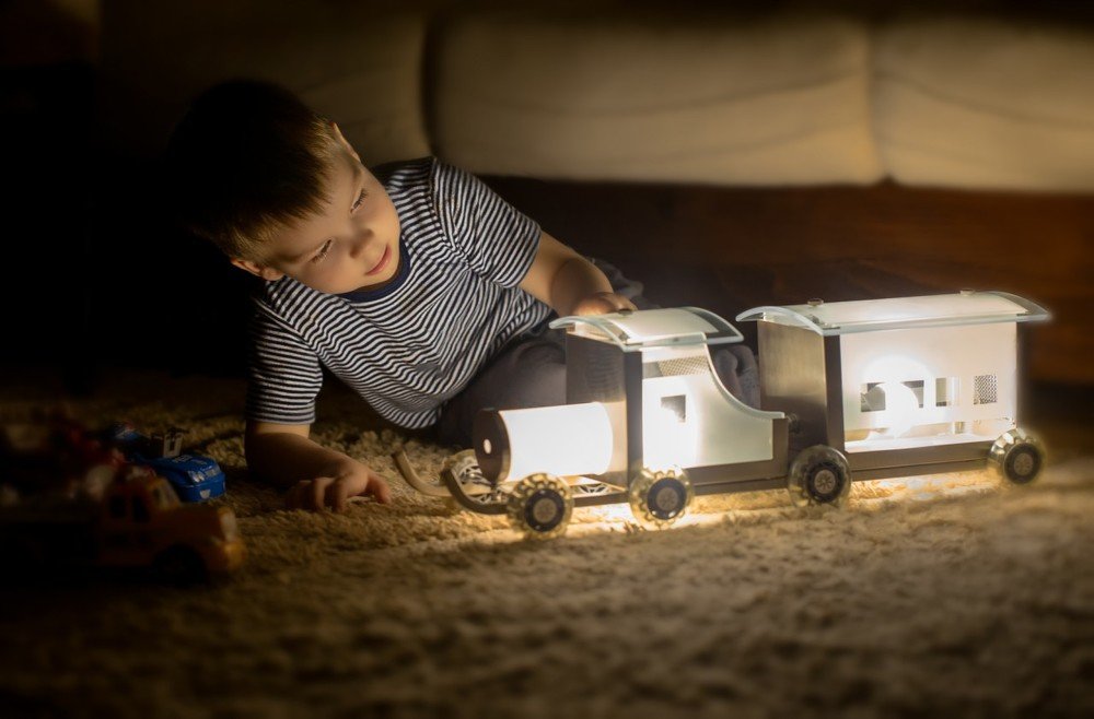 Мальчик и паровоз