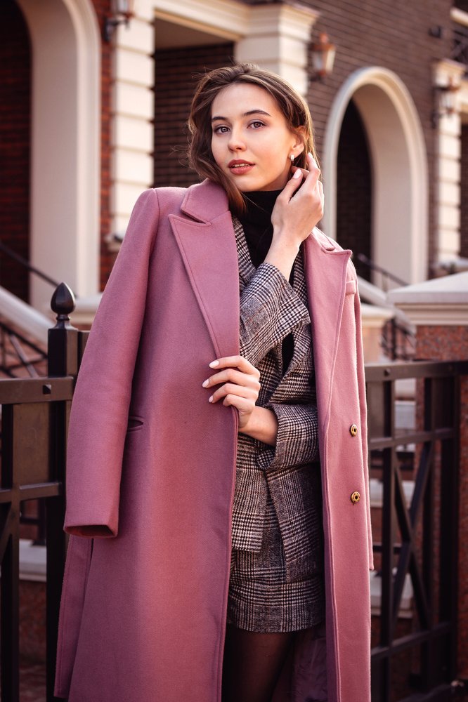 Розовое пальто