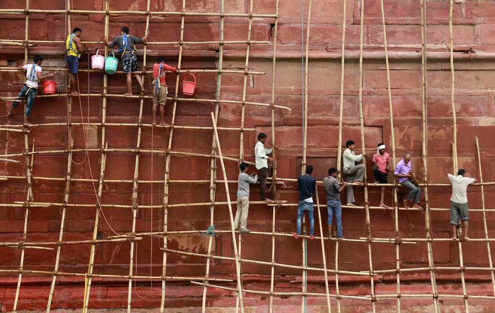 На стене Красного форта