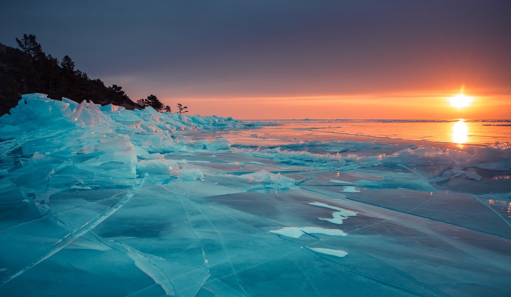 Рассвет в голубых льдах