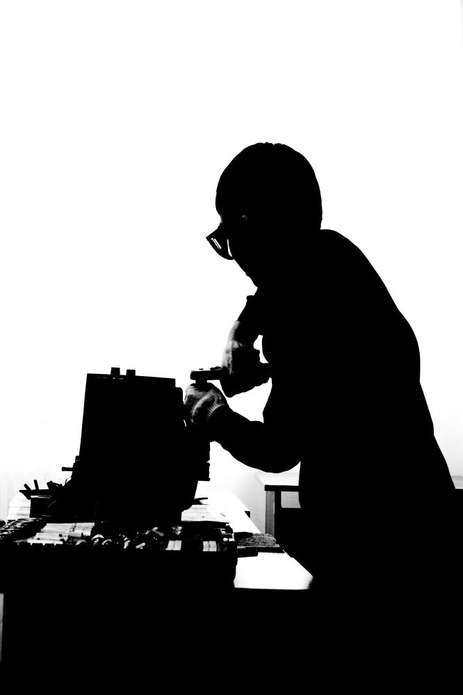 Юный автослесарь