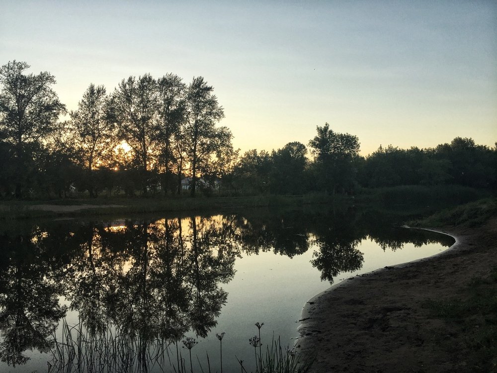 Закат на озере Ладное