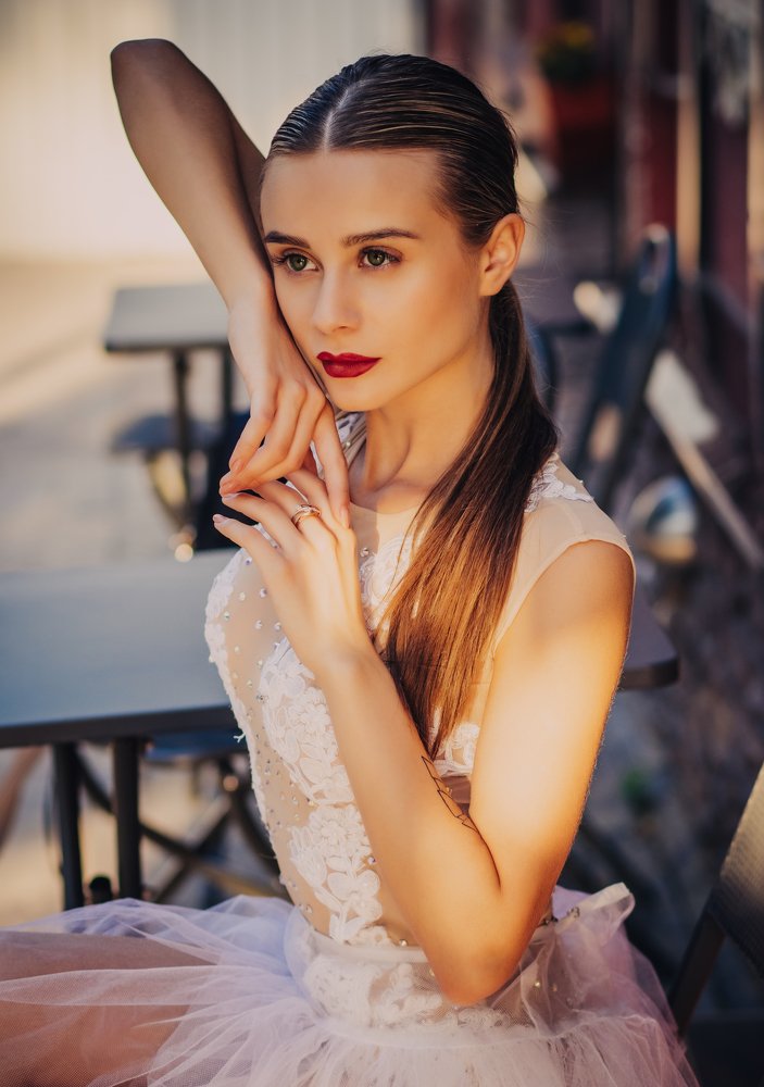 Задумчива и прекрасна