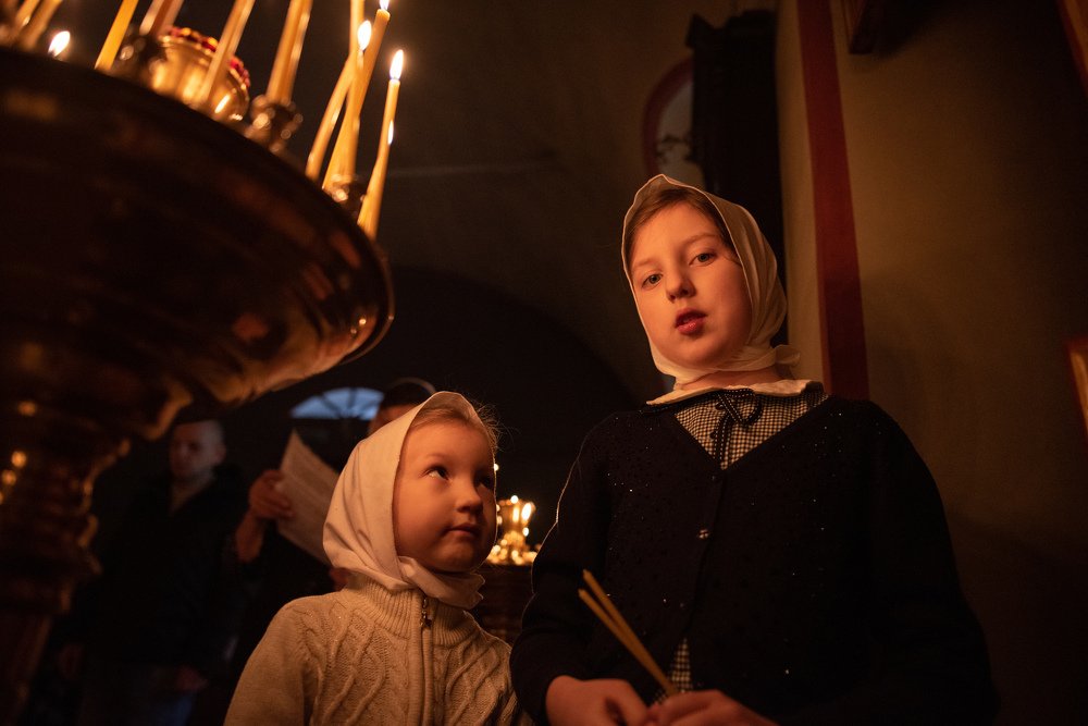 сестры в храме