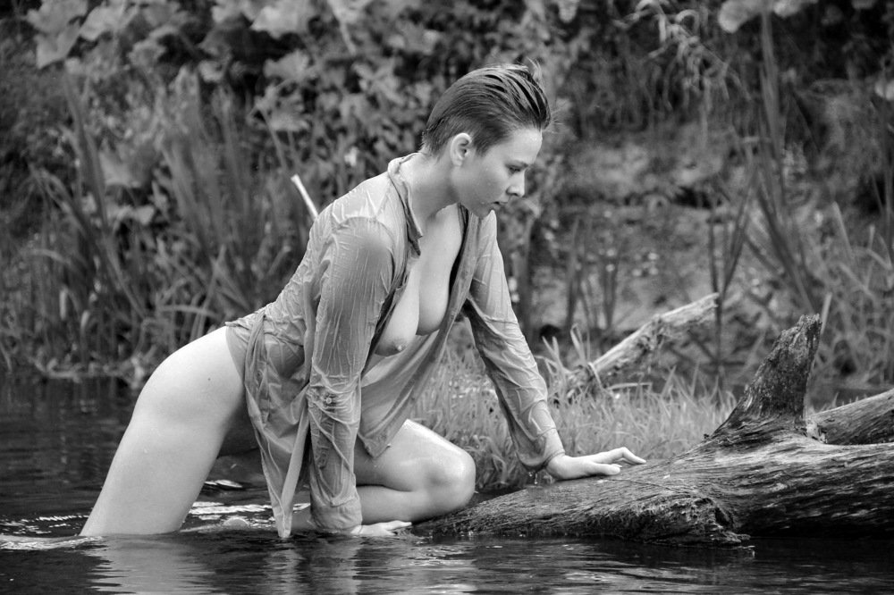 юная купальщица