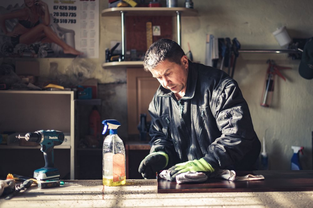 В столярной мастерской