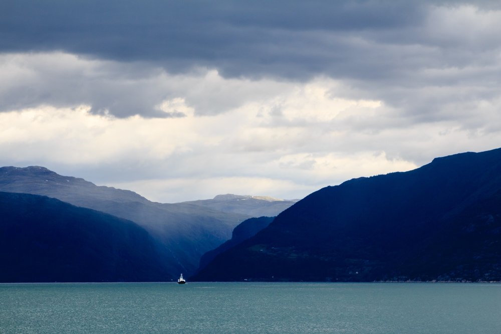 Уходящий во фъорд