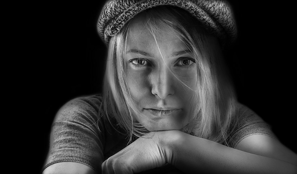 Женский портрет в стиле Арт-Деко.