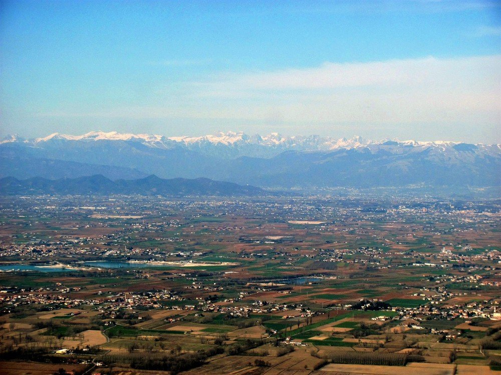 Под крылом Италия