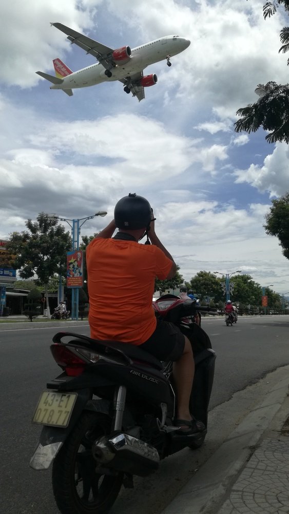 Самолет в кадре