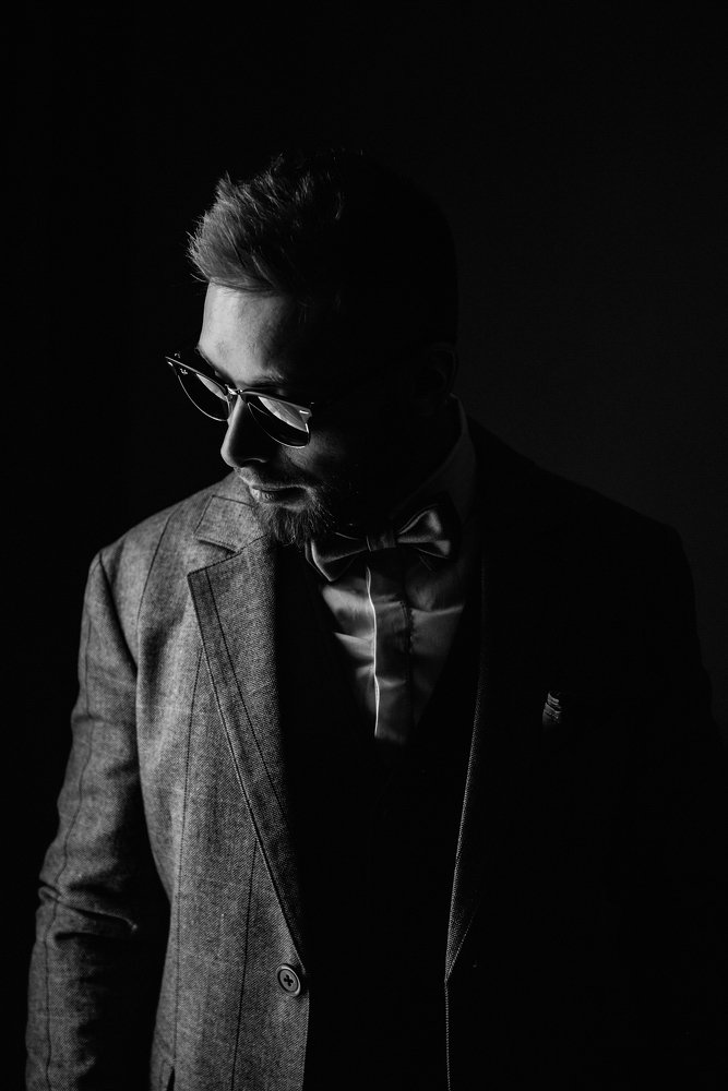 Фото у окна