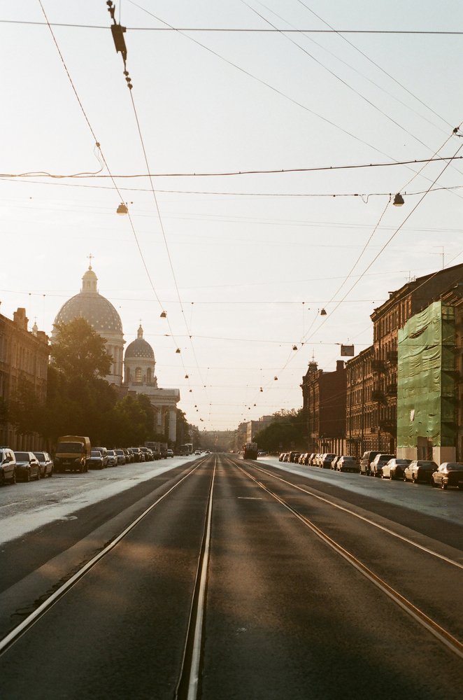 Белый день - утро.