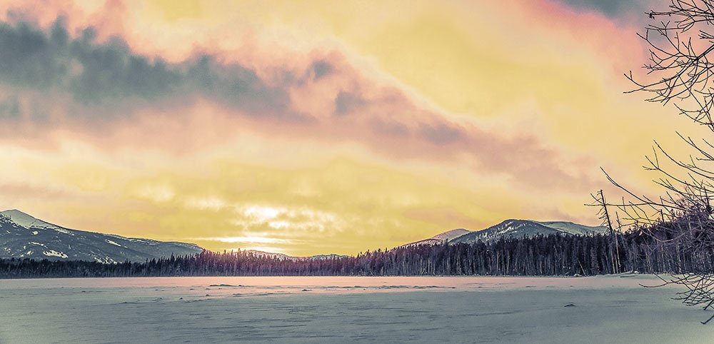 Закат на озере в Саянах.