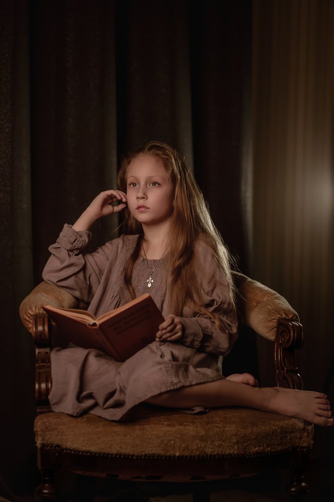 девочка читает