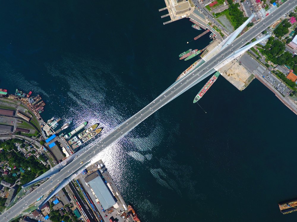 Над Золотым мостом