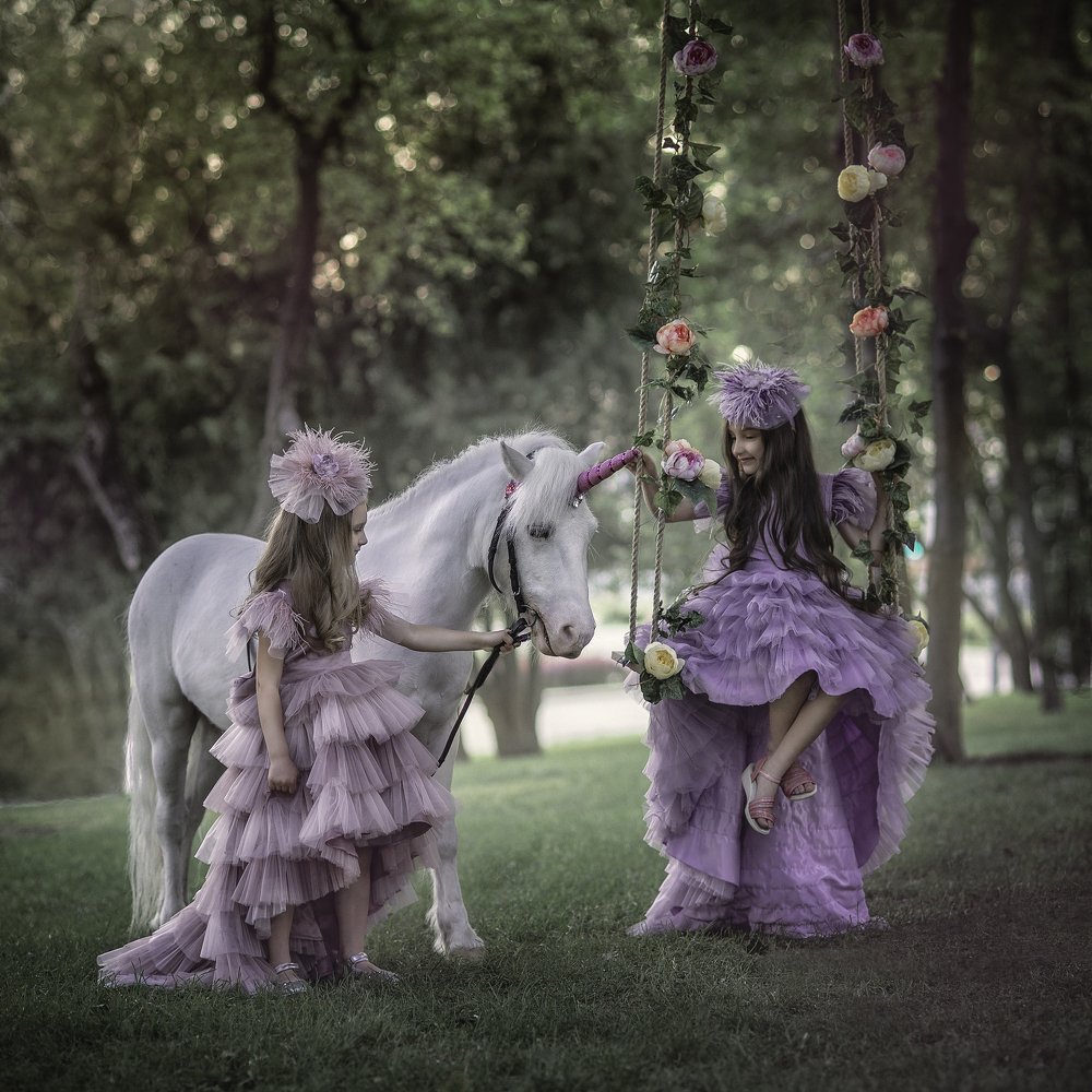 Сестренки с единорогом