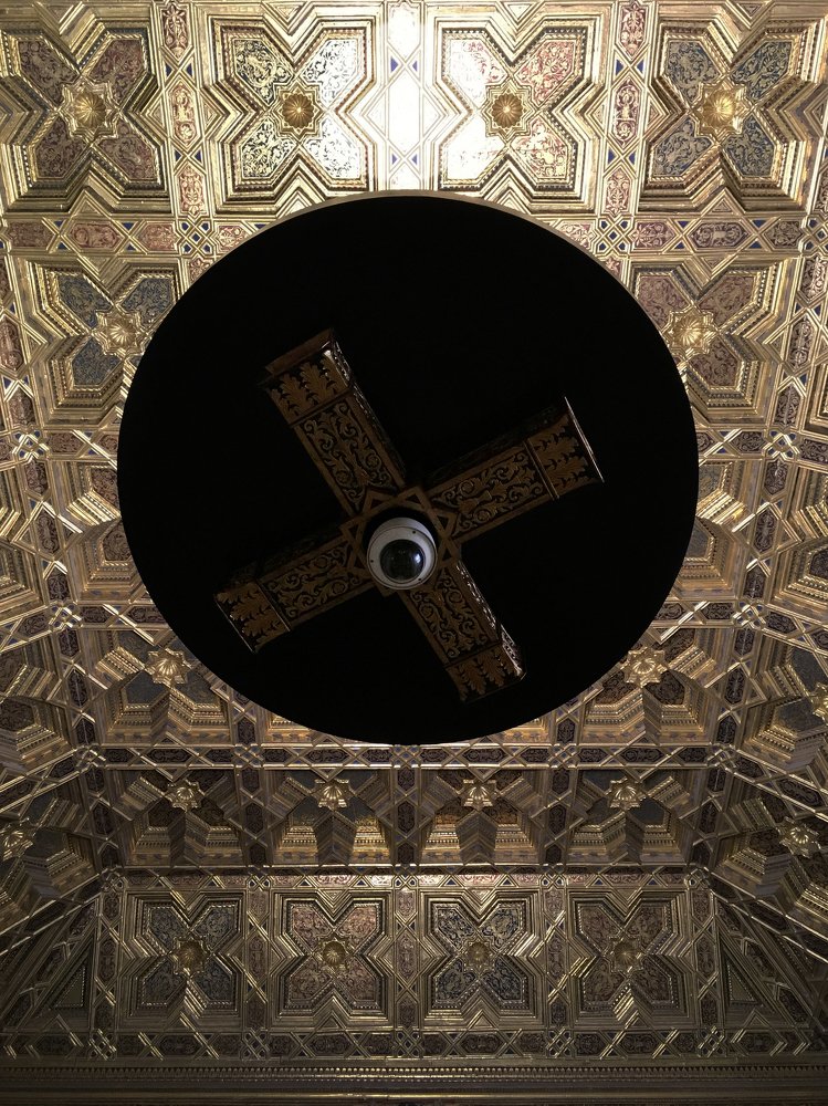 "Супрематизм веры"