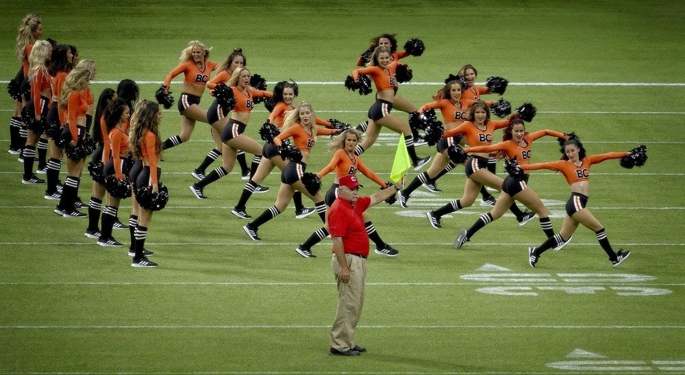 Cheerleaders dance