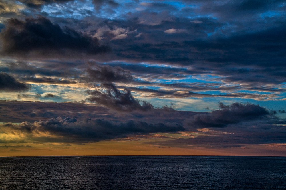 Предрассветное море.