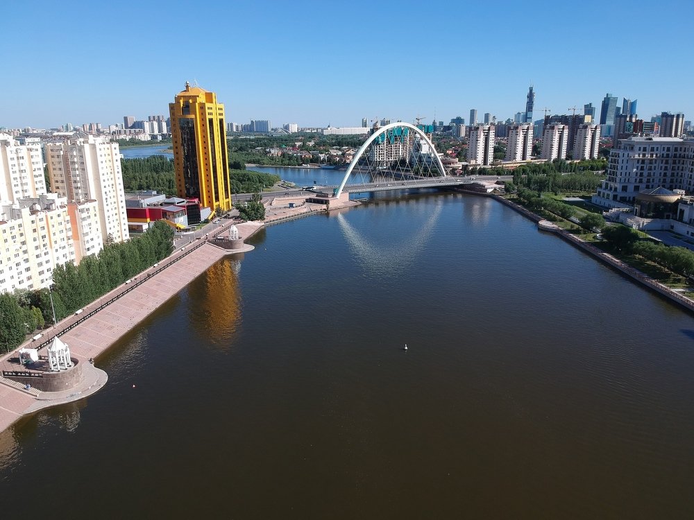 Набережная Есиля в Астане