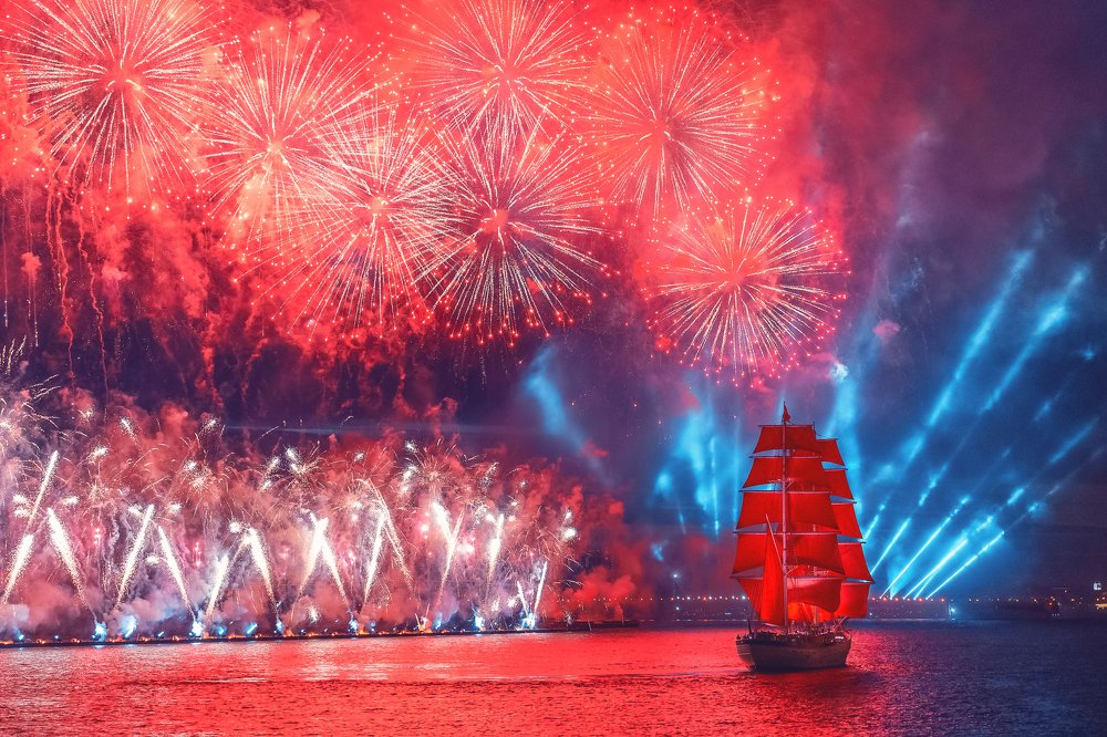 Салют на Алые паруса